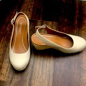 super cute vionic pumps